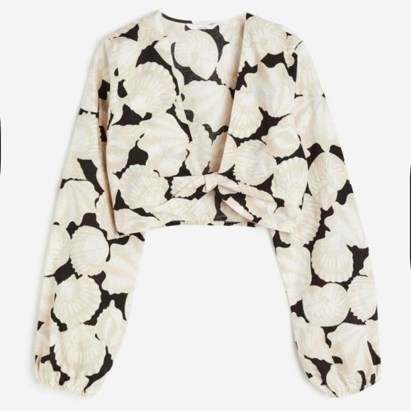 H&M Tops - H&M Linen Black and Cream Sea Shell long sleeve Top